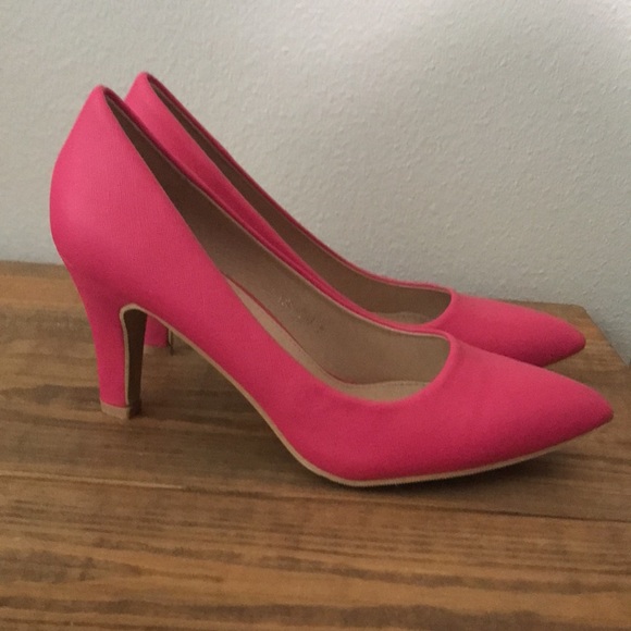 Hot Pink Pointed Toe Heel Pumps! Like NEW! - Picture 5 of 8